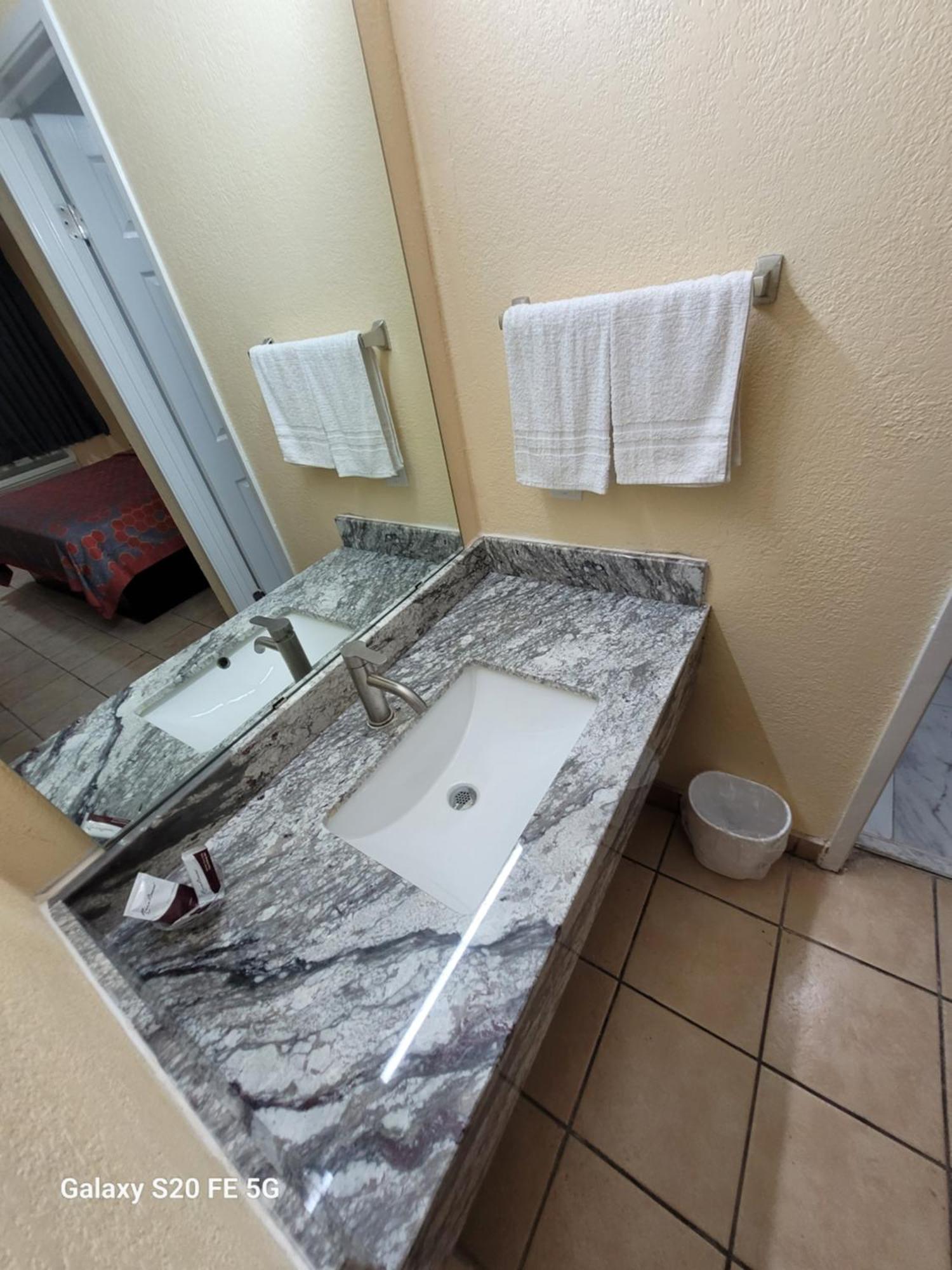 La Vista Motel Brownsville Buitenkant foto