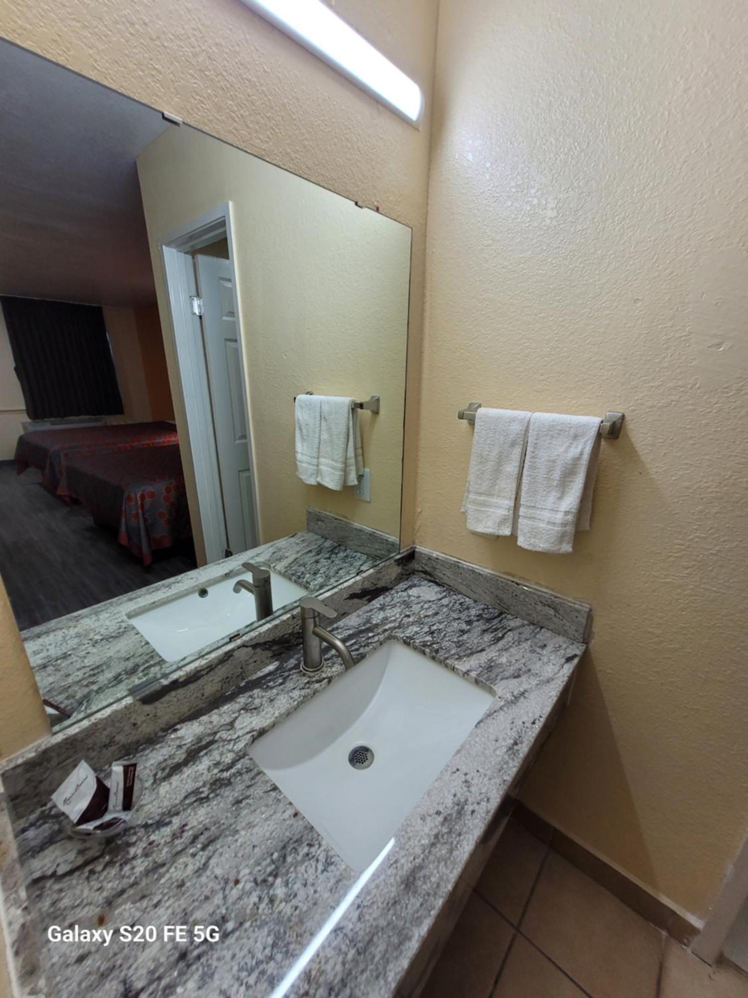 La Vista Motel Brownsville Buitenkant foto
